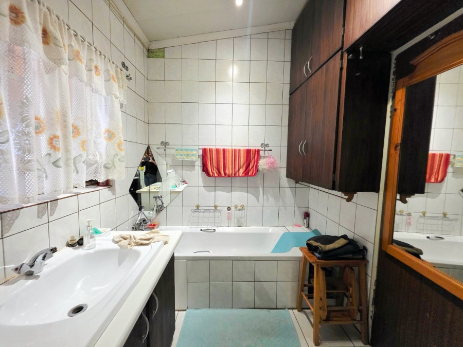 6 Bedroom Property for Sale in Brandwag Free State